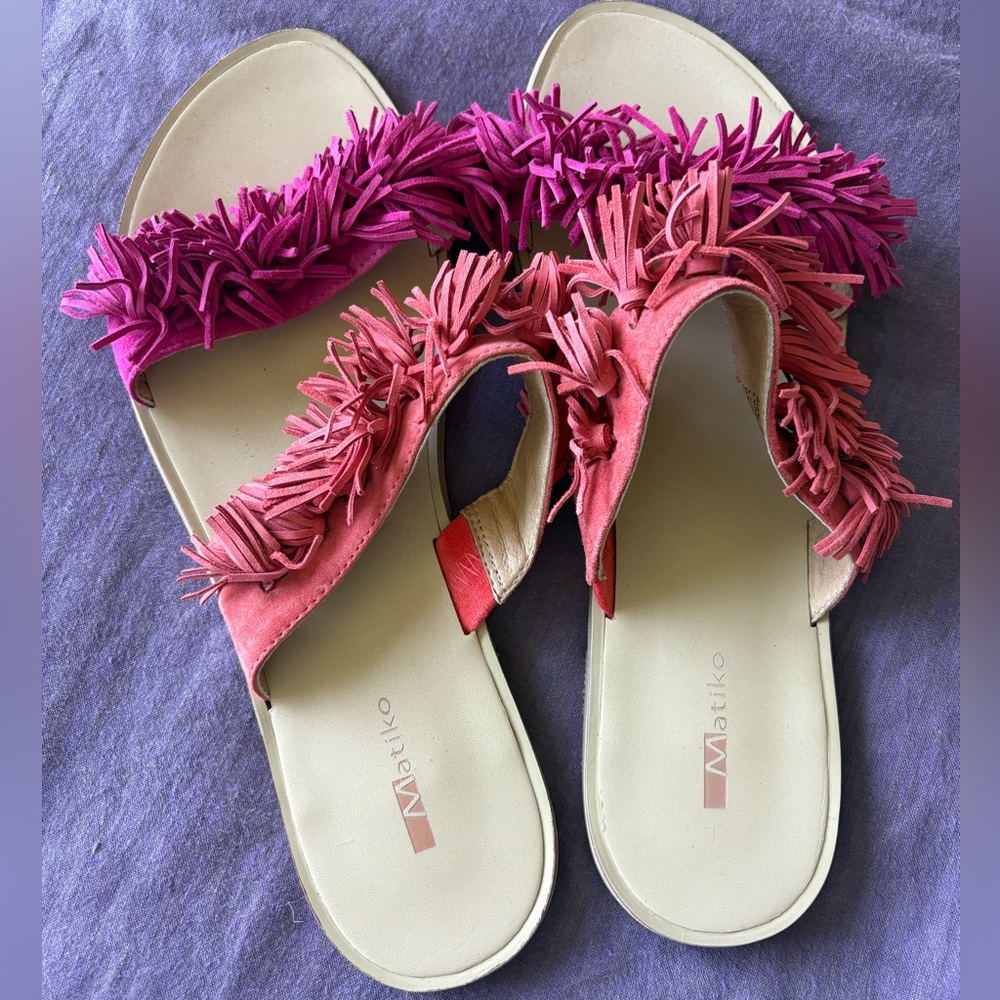 Matiko Women's Pink and Magenta Suede Fringe Sandals